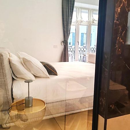 B And G San Babila- Luxury In The Heart Of Milano - Design District Hotel Buitenkant foto