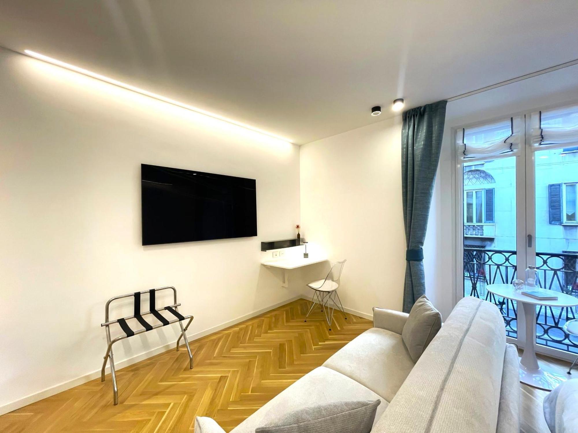 B And G San Babila- Luxury In The Heart Of Milano - Design District Hotel Buitenkant foto
