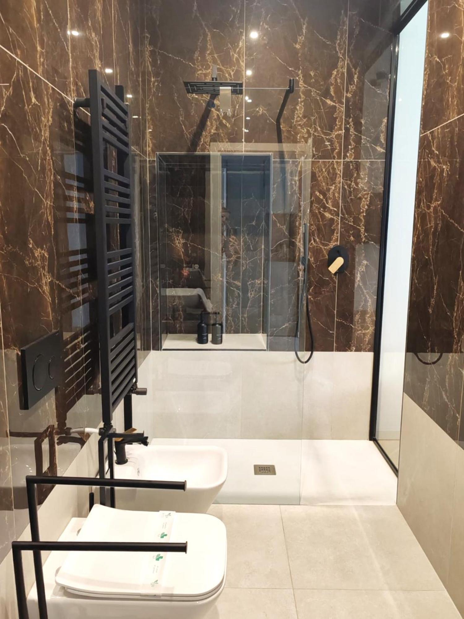 B And G San Babila- Luxury In The Heart Of Milano - Design District Hotel Buitenkant foto