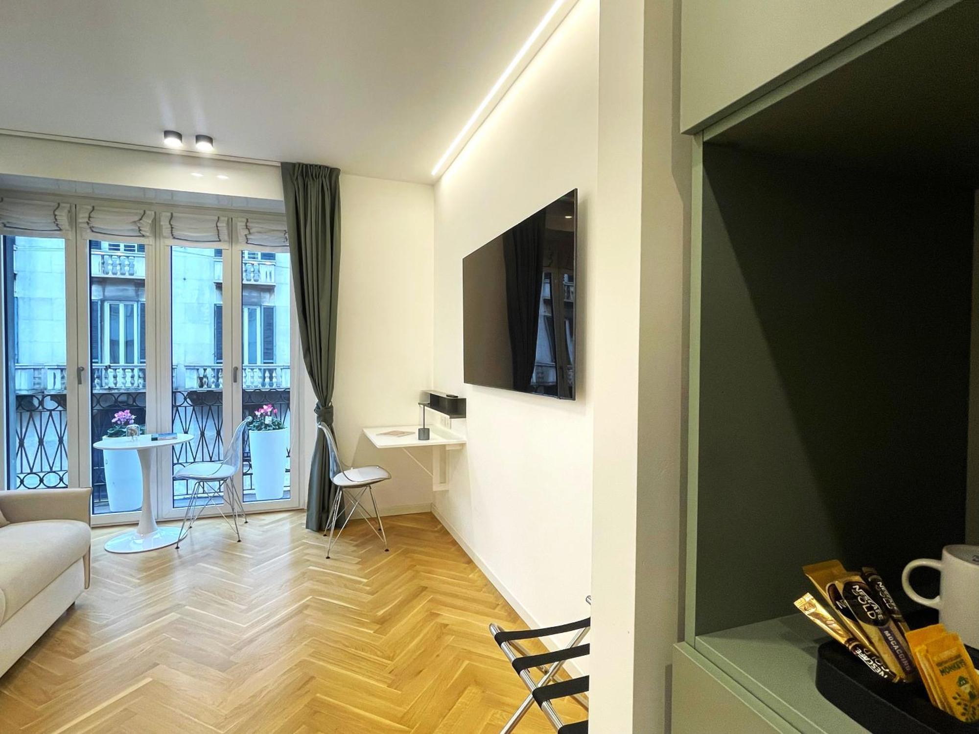 B And G San Babila- Luxury In The Heart Of Milano - Design District Hotel Buitenkant foto